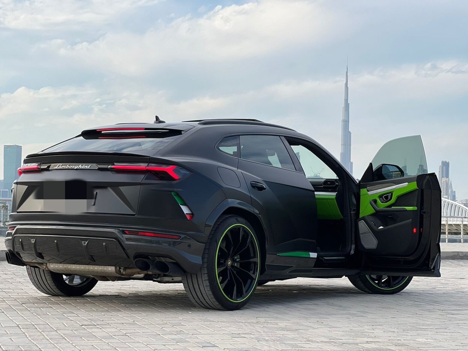 Rent Lamborghini URUS in Dubai